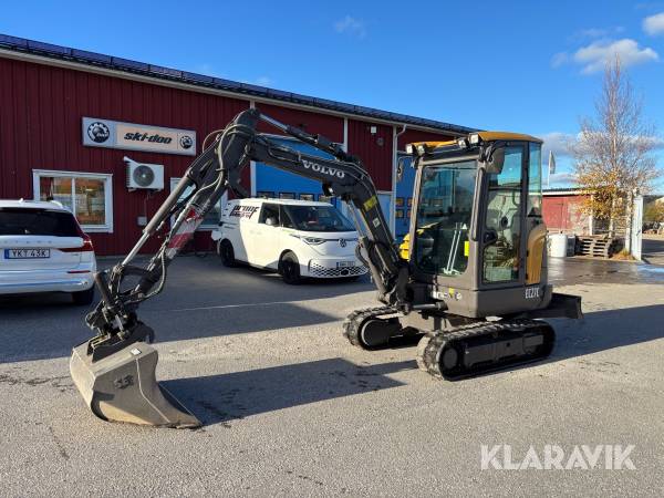 Grävmaskin Volvo EC27C med tilt & 3 skopor