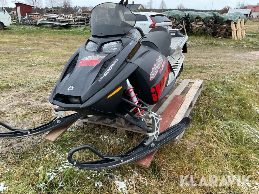 Snöskoter Ski-Doo Summit