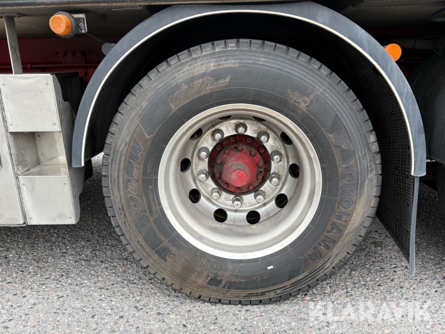 Lastbil Scania R580 med öppningsbar sida & bakgavellyft