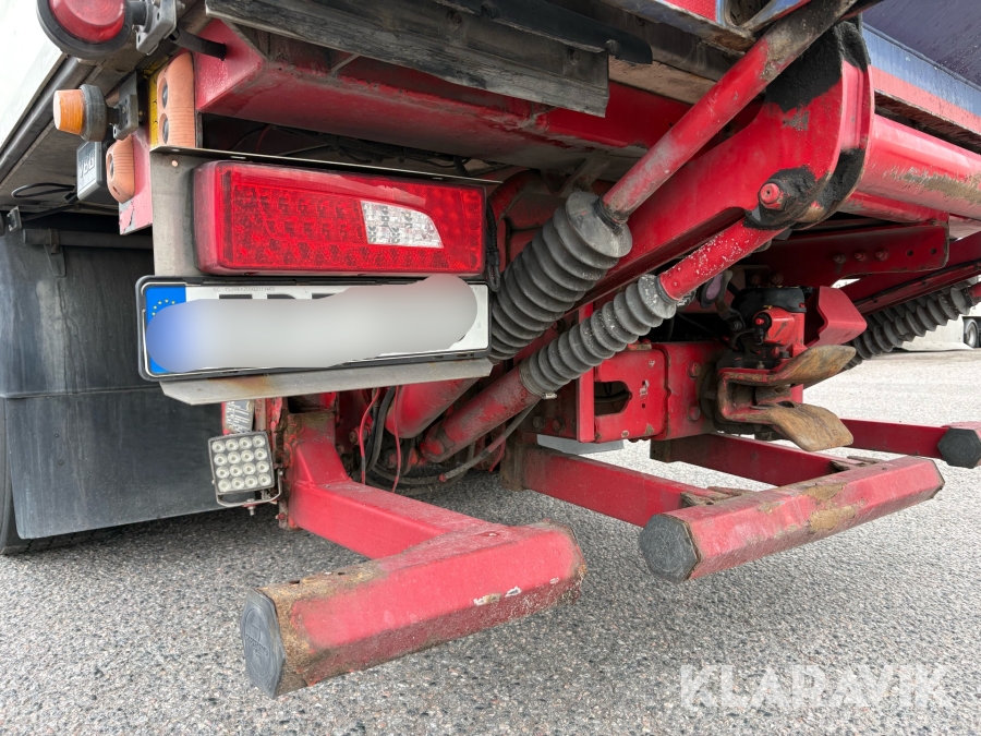 Lastbil Scania R580 med öppningsbar sida & bakgavellyft