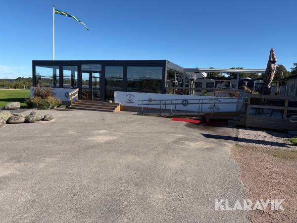 Restauranganläggning med inglasning, två verksamhetsbodar och köksutrustning