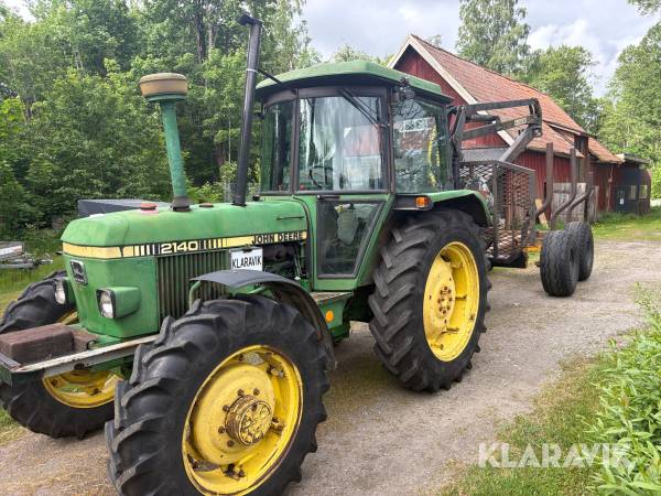 Traktor med Skogsvagn John Deere 2140