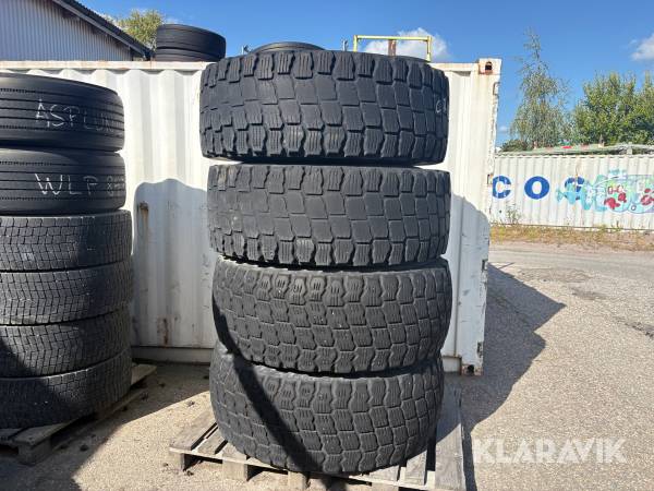 Entreprenaddäck Bridgestone 20.5x25 på ljungbyfälgar
