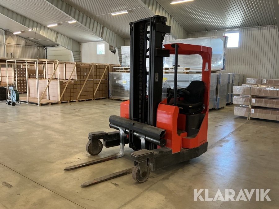 Fyrvägstruck BT FRE270 med laddstation