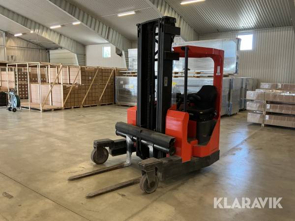 Fyrvägstruck BT FRE270 med laddstation