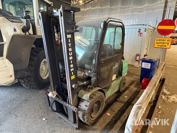 Truck Mitsubishi FD35N