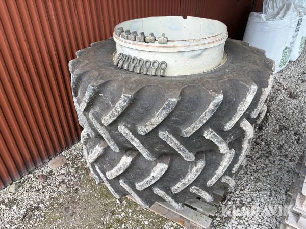Dubbelmontage Bkt 420/85R30 2st med spännare