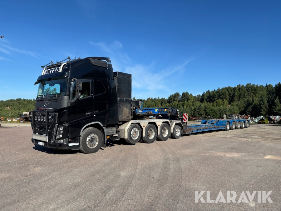 Tungdragare Volvo FH16 750 med maskintrailer
