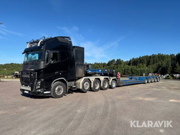 Tungdragare Volvo FH16 750 med maskintrailer