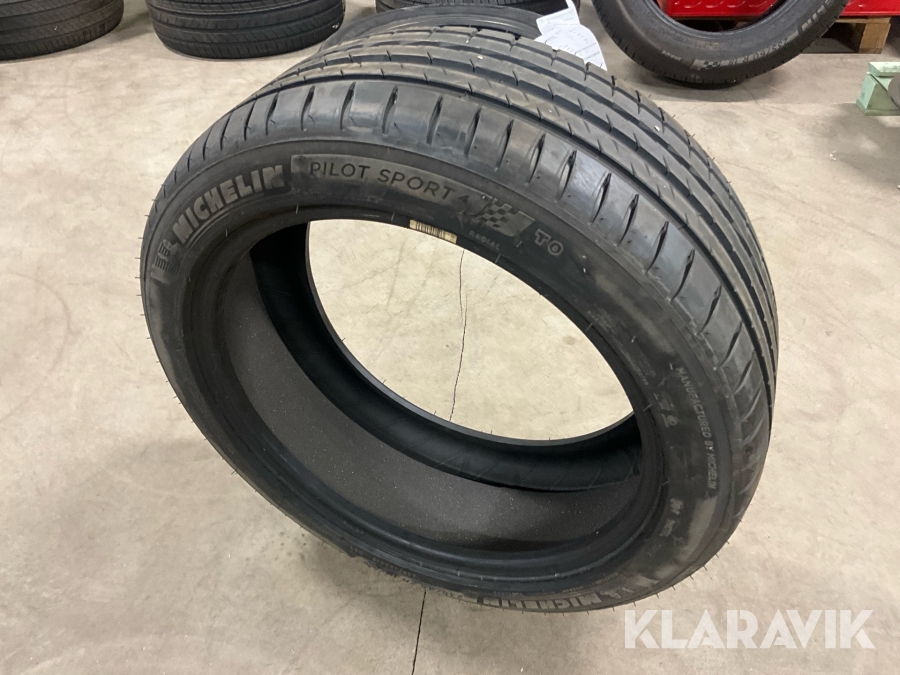 Personbilsdäck/Sommar Michelin Pilot sport 4 235/45R18 1st (nytt)