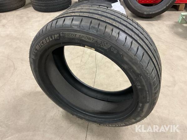 Personbilsdäck/Sommar Michelin Pilot sport 4 235/45R18 1st (nytt)
