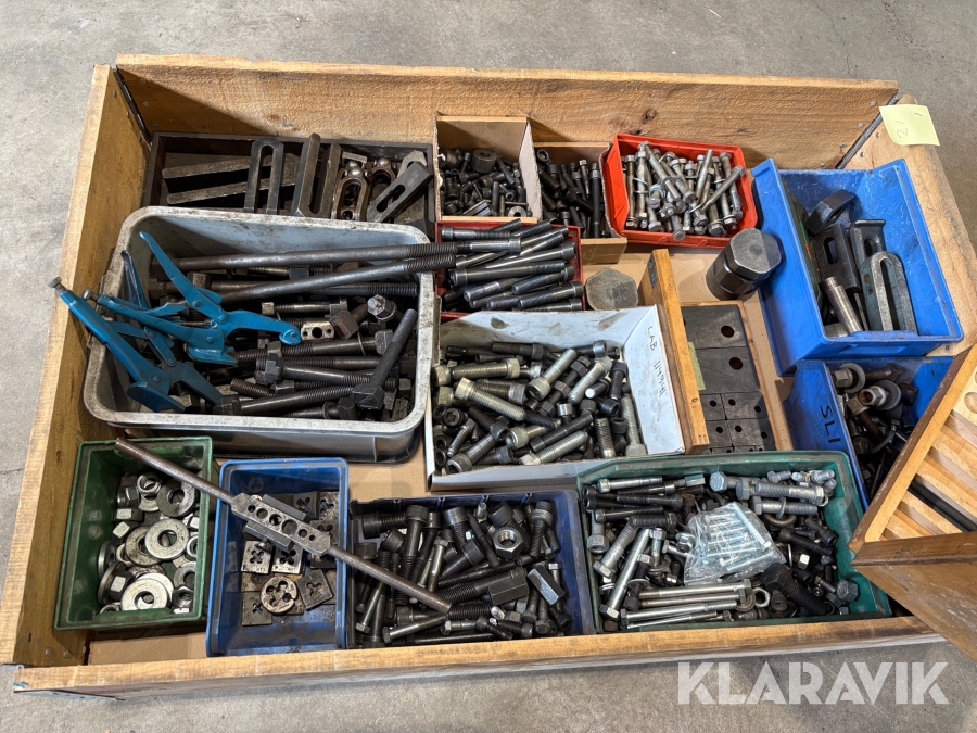 Spännskruvar och diverse bult och skruv