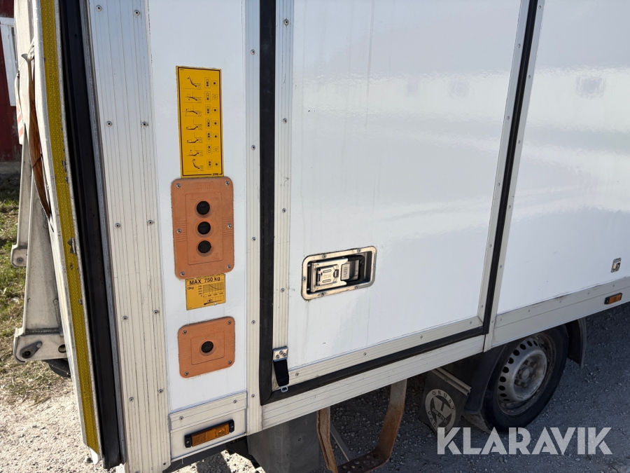 Skåpbil med kylaggregat & bakgavellyft Iveco 35-170
