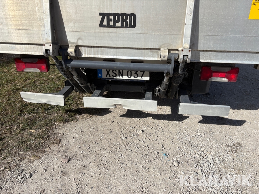 Skåpbil med kylaggregat & bakgavellyft Iveco 35-170