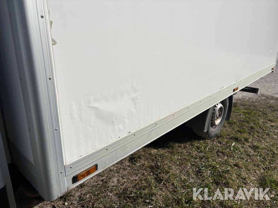 Skåpbil med kylaggregat & bakgavellyft Iveco 35-170