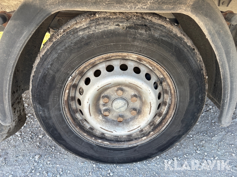 Skåpbil med kylaggregat & bakgavellyft Iveco 35-170