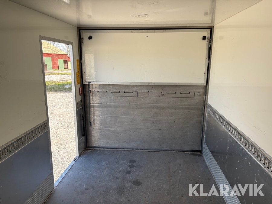 Skåpbil med kylaggregat & bakgavellyft Iveco 35-170