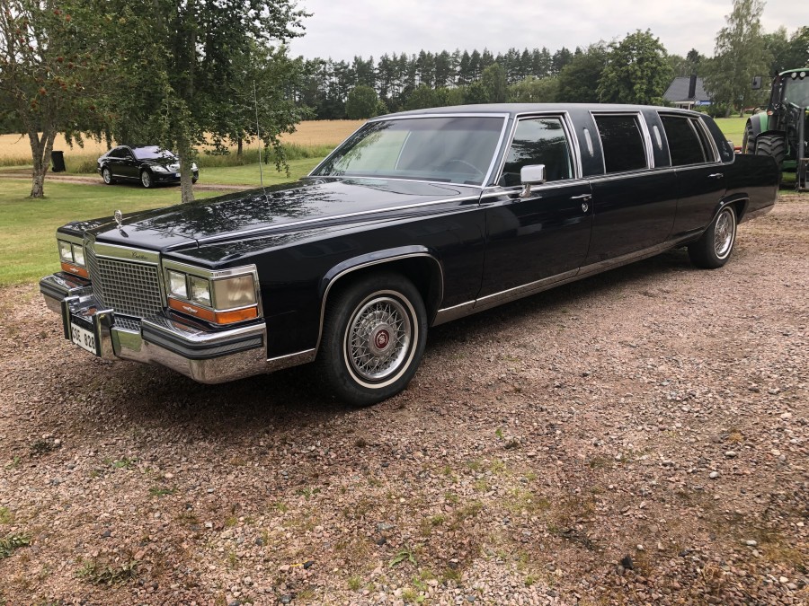 Cadillac Limousine