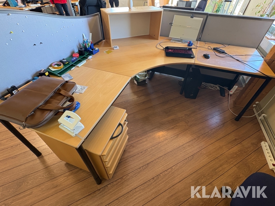 Skrivbord med hurts Kinnarps Origo