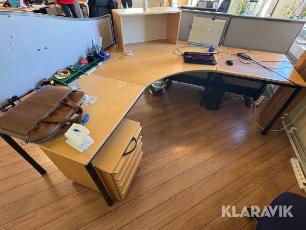 Skrivbord med hurts Kinnarps Origo