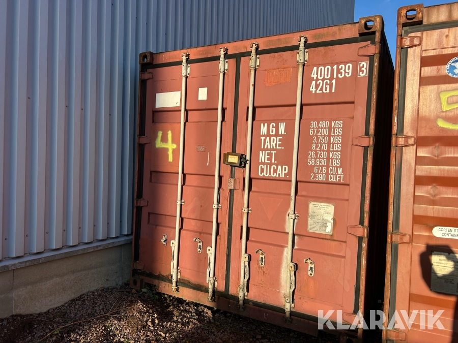 Container 40 fot med däckförvaringshyllor