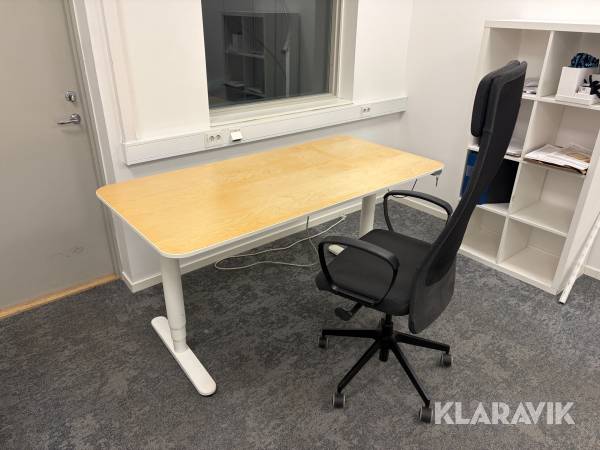 Skrivbord höj och sänkbart med kontorsstol
