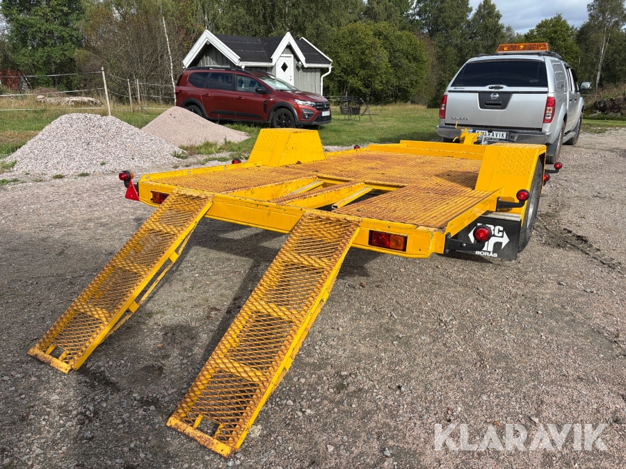Maskinsläp med ramper