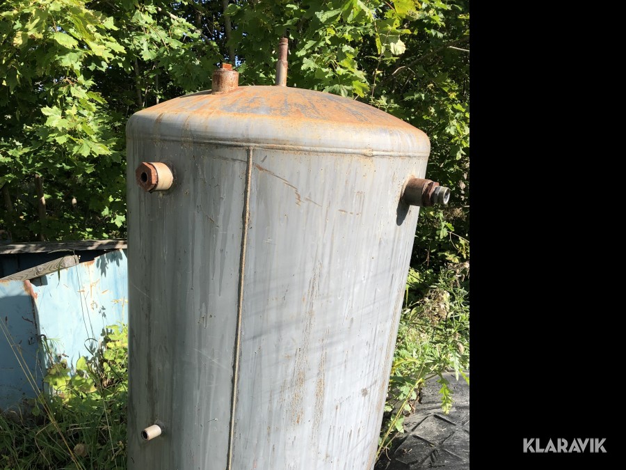 Ackumulatortank med isolering till värmesystem 