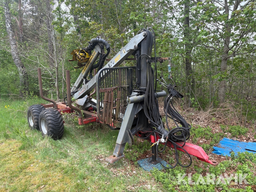 Skogsvagn Patu 9T med kran