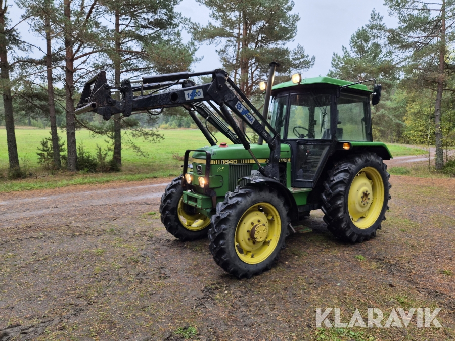 Traktor John Deere 1640 med frontlastare