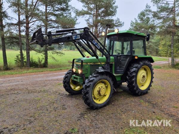 Traktor John Deere 1640 med frontlastare