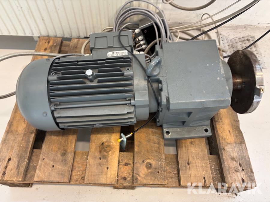 Elmotor med växellåda Bauer BG40-11/D11SA4-TF 3kW