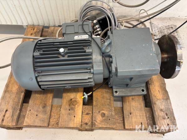 Elmotor med växellåda Bauer BG40-11/D11SA4-TF 3kW