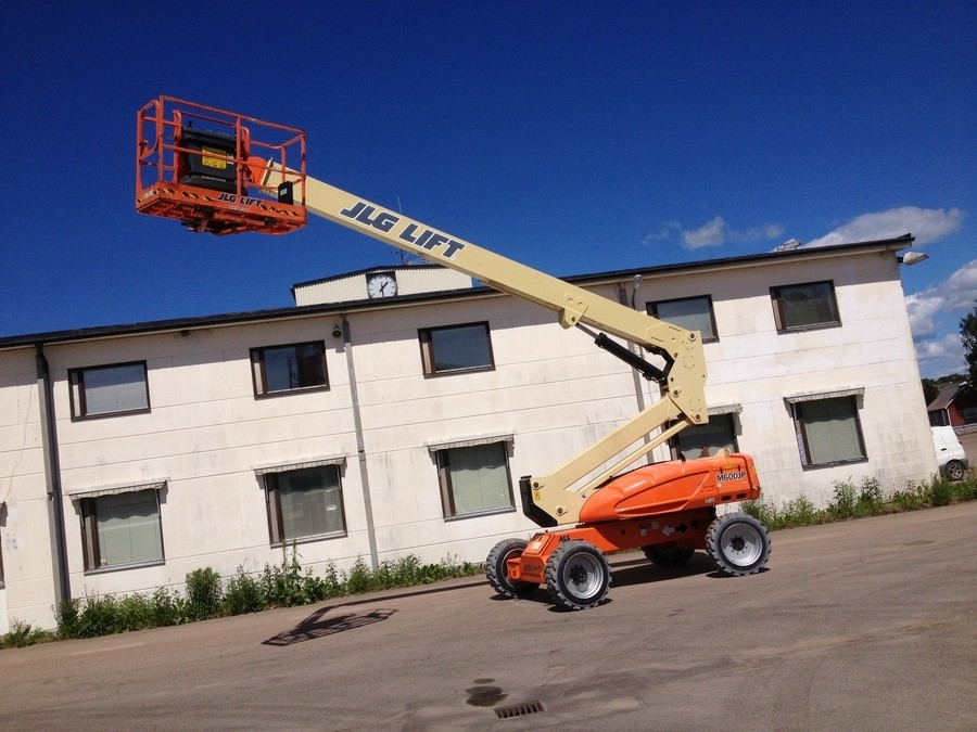 BOMLIFT SJÄLVGÅENDE EL