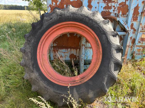 Dubbelmontage Volvo BM 800 18.4-38 1st