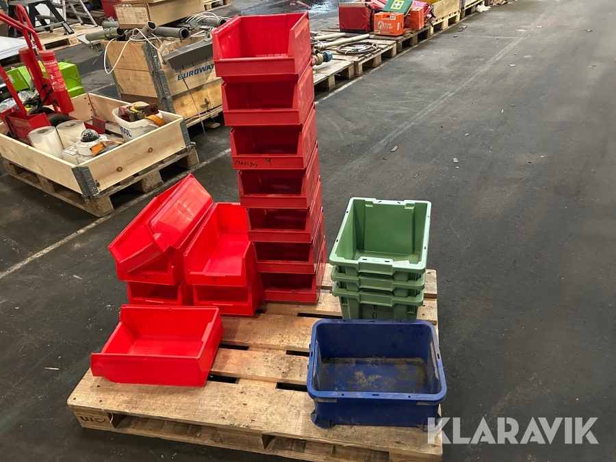 Plastlådor 18 st