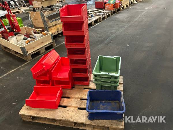 Plastlådor 18 st