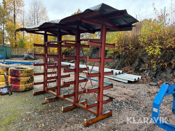 Materialställ med tak