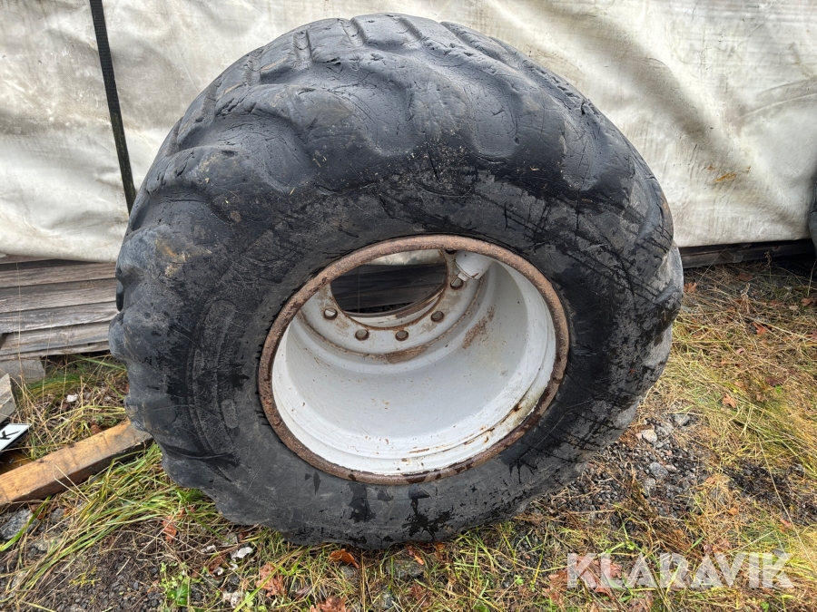 Skogsdäck på fälg United 710-22.5 1st