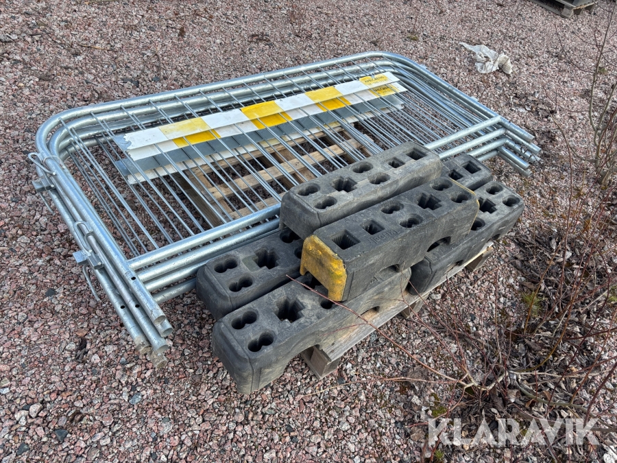 Kravallstaket med fötter