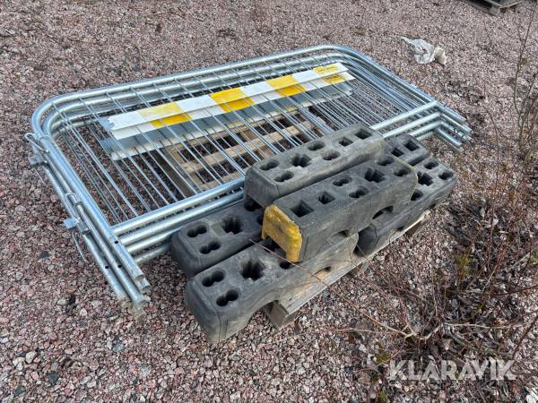 Kravallstaket med fötter