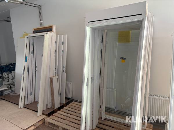 Stort parti med dörrar och glaspaneler Hulåns snickerifabrik ID 40mm