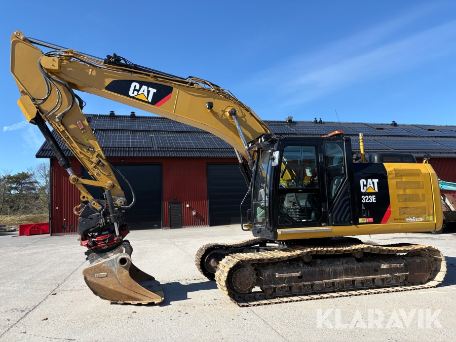Grävmaskin CAT 323E med redskap och GPS