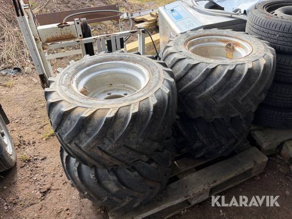 Entreprenaddäck med fälg BKT 31x15.50-15