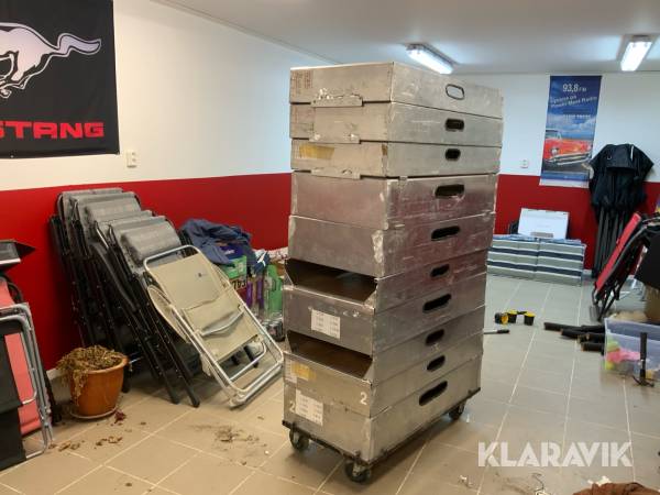 Vagn med lådor