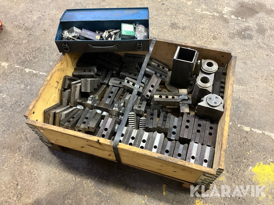 Parti med svarvverktyg metall