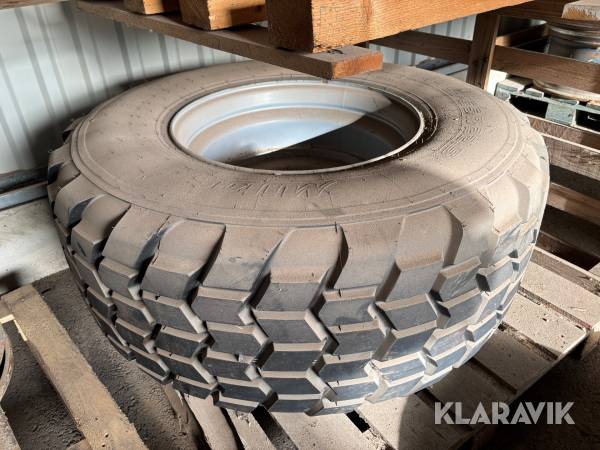 Entreprenaddäck på fälg Mitas 445/65R22.5 1st