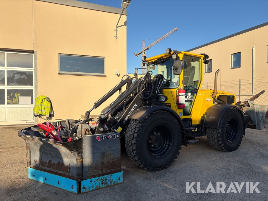 Hjullastare Lundberg 8250 med flera redskap