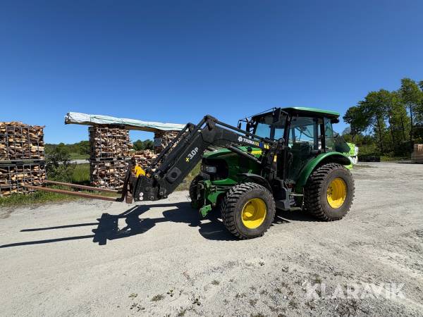 Traktor John Deere 5720 med frontlastare och gafflar