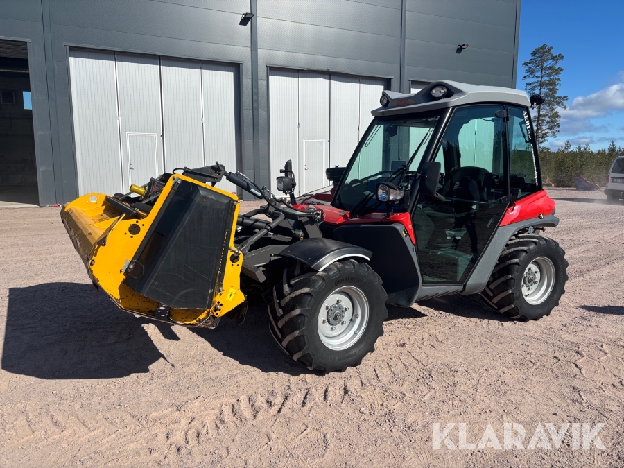 Släntgående redskapsbärare Aebi TT281 med slaghack